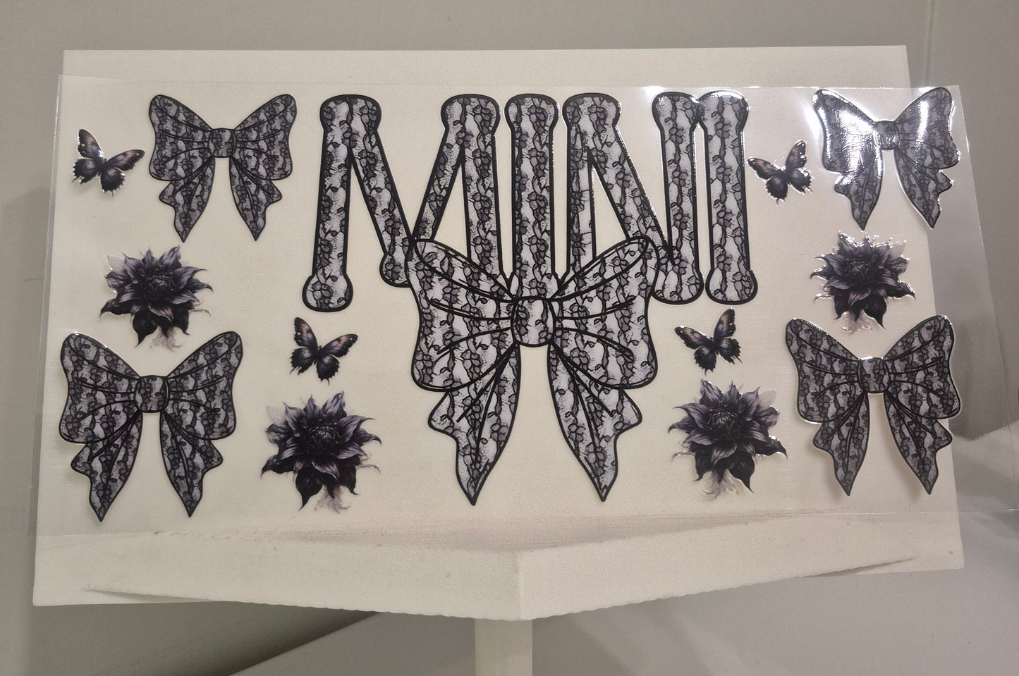 Mini and bows
