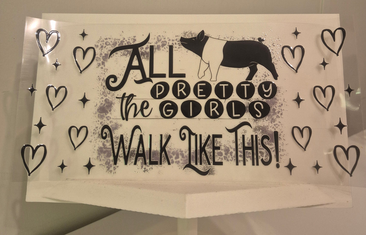 All the pretty girls walk like this !